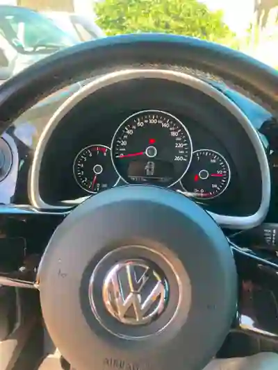 Volkswagen New Beetle 2012 - 8700 EUR, 190000 km - AUTO.MOTO.pt - 190000km - foto 6 de 6