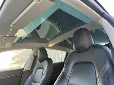 Tesla Model 3 2019 - 24900 EUR, 170000 km - 170000km - foto 28 de 49