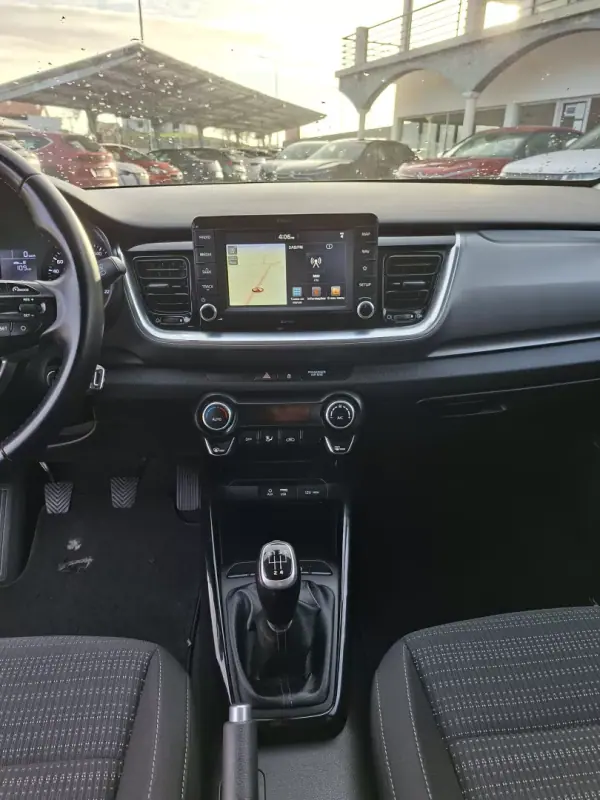 Kia Stonic 2018 - 12850 EUR, 45000 km - AUTO.MOTO.pt - 45000km - foto 16 de 29