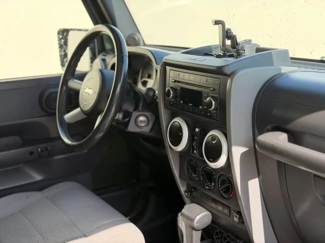 Jeep Wrangler Unlimited 2008 - 33900 EUR, 186047 km - AUTO.MOTO.pt - 186047km - foto 8 de 15