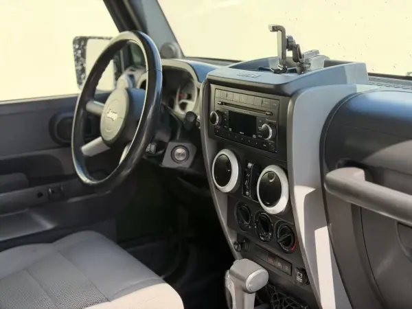 Jeep Wrangler Unlimited 2008 - 33900 EUR, 186047 km - AUTO.MOTO.pt - 186047km - foto 8 de 15
