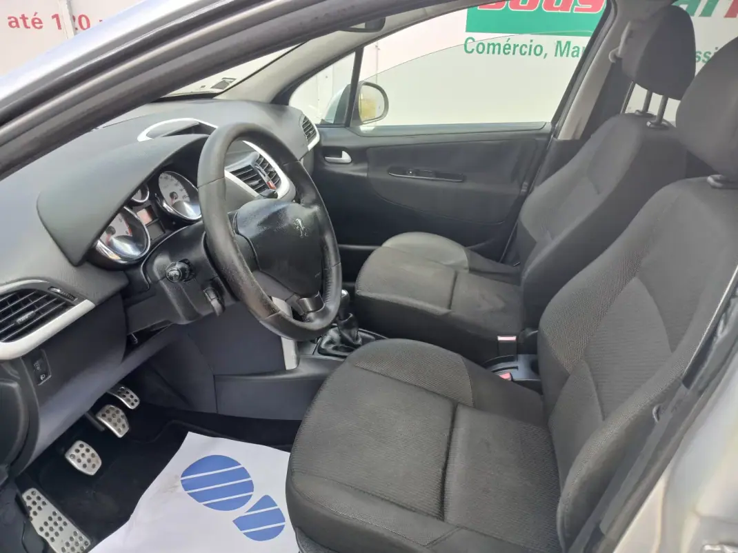Peugeot 207 2012 - 5250 EUR, 180948 km - AUTO.MOTO.pt - 180948km - foto 18 de 28