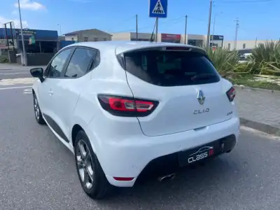 Renault Clio 2018 - 11850 EUR, 60877 km - AUTO.MOTO.pt - 60877km - foto 11 de 25
