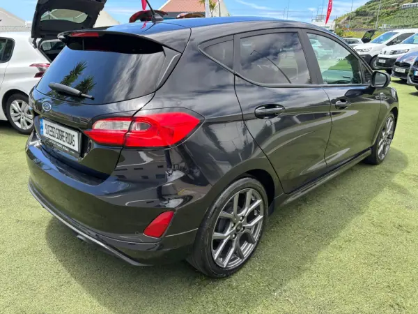 Ford Fiesta 2023 - 20490 EUR, 86989 km - AUTO.MOTO.pt - 86989km - foto 4 de 14