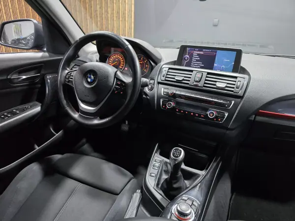 BMW 118 2014 - 15900 EUR, 178000 km - AUTO.MOTO.pt - 178000km - foto 9 de 16
