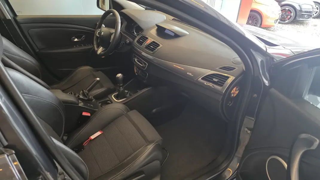 Renault Mégane Sport Tourer 2010 - 6900 EUR, 266834 km - AUTO.MOTO.pt - 266834km - foto 40 de 45