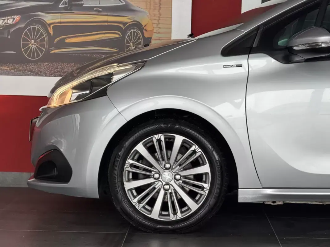 Peugeot 208 2018 - 13500 EUR, 100609 km - AUTO.MOTO.pt - 100609km - foto 8 de 21