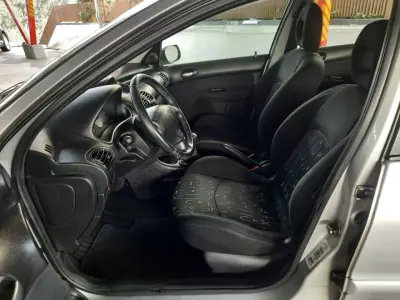 Peugeot 206 SW 2005 - 3950 EUR, 154425 km - AUTO.MOTO.pt - 154425km - foto 7 de 10