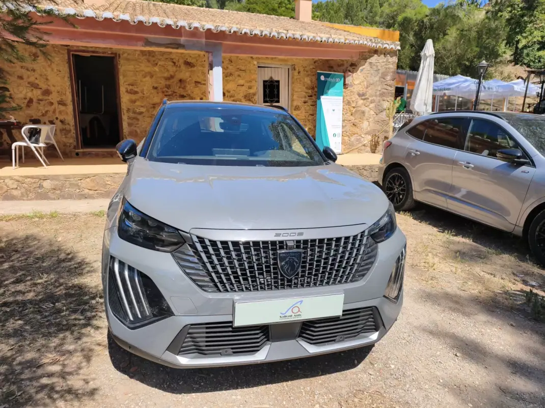 Peugeot 2008 2024 - 28500 EUR, 30224 km - AUTO.MOTO.pt - 30224km - foto 1 de 16