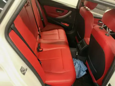 BMW 320 2014 - 19500 EUR, 224000 km - 224000km - foto 2 de 3