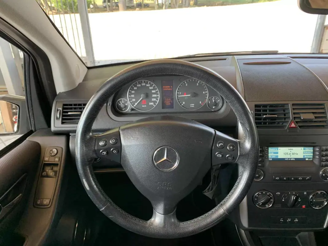 Mercedes-Benz A 180 2006 - 5950 EUR, 150000 km - AUTO.MOTO.pt - 150000km - foto 10 de 22