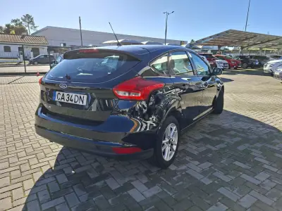 Ford Focus 2018 - 9850 EUR, 109500 km - AUTO.MOTO.pt - 109500km - foto 6 de 26