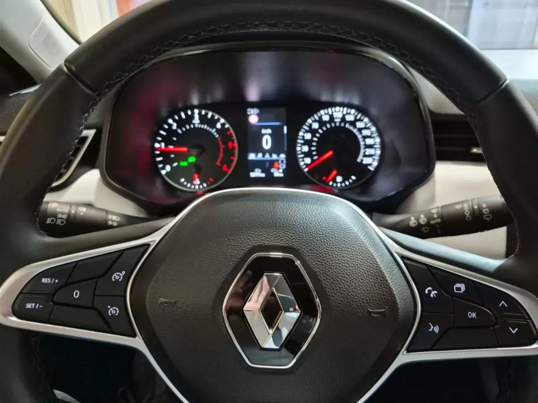 Renault Clio 2023 - 17500 EUR, 53777 km - AUTO.MOTO.pt - 53777km - foto 12 de 26