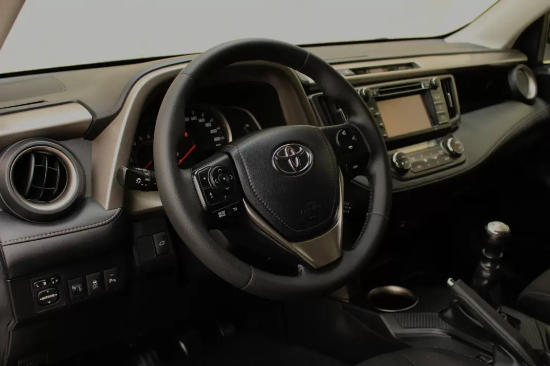 Toyota RAV4 2013 - 16250 EUR, 182522 km - AUTO.MOTO.pt - 182522km - foto 14 de 36