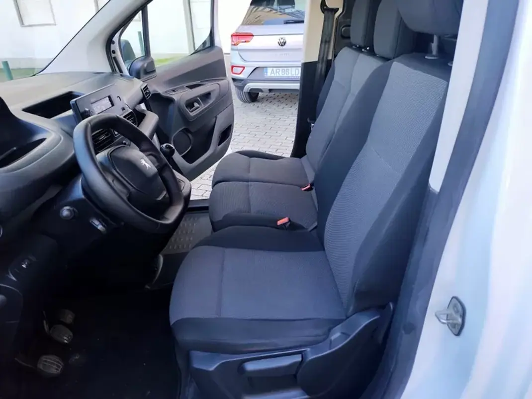 Peugeot Partner 1.6 HDI , 3 Lug. , Iva Dedutivel 2019 - 12480 EUR, 131000 km - AUTO.MOTO.pt - 131000km - foto 18 de 29