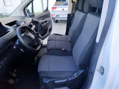 Peugeot Partner 1.6 HDI , 3 Lug. , Iva Dedutivel 2019 - 12480 EUR, 131000 km - AUTO.MOTO.pt - 131000km - foto 18 de 29