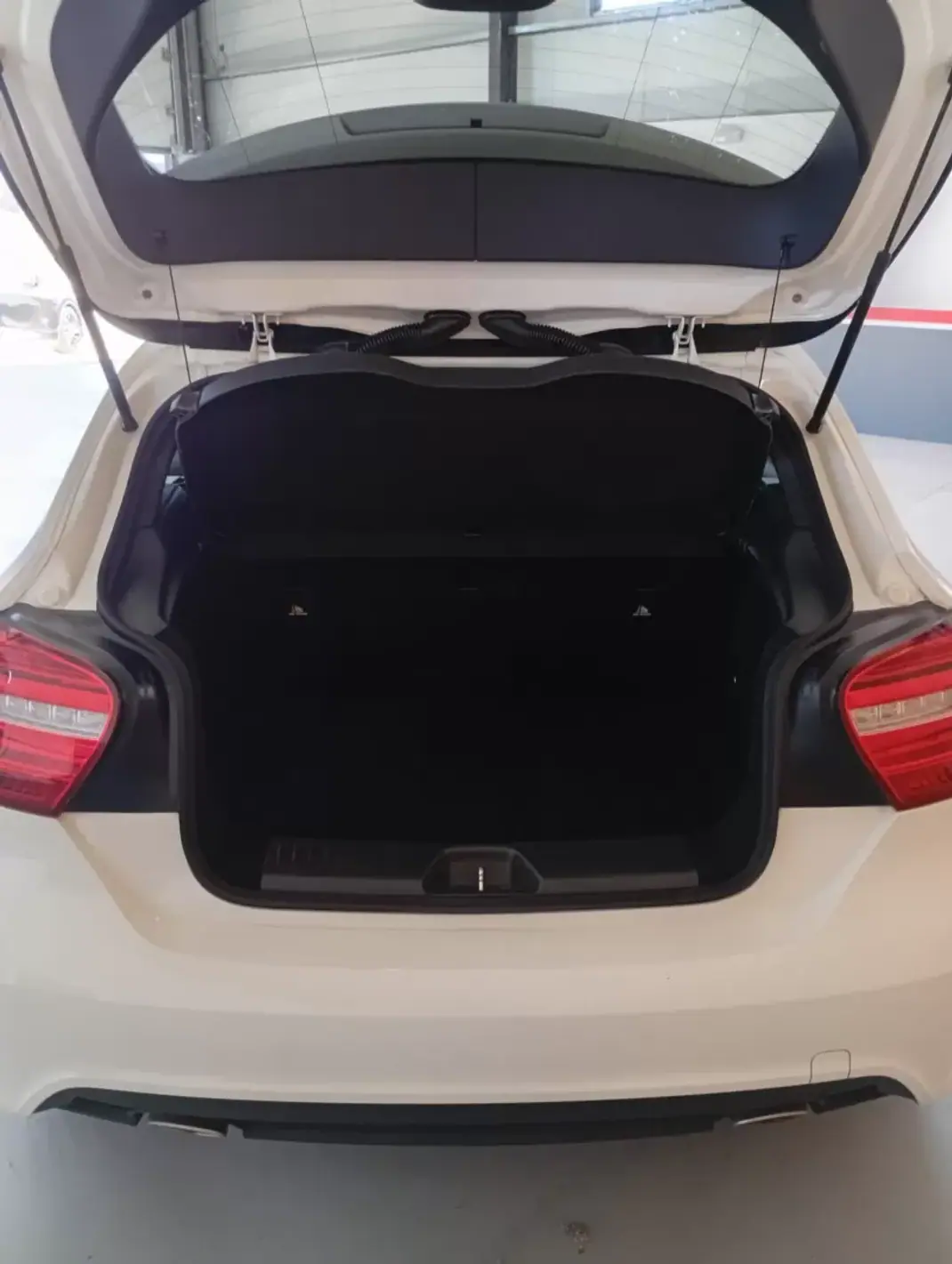 Mercedes-Benz A 180 2015 - 18900 EUR, 111400 km - 111400km - foto 20 de 22