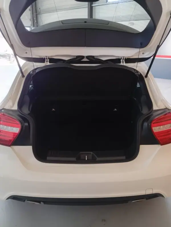 Mercedes-Benz A 180 2015 - 18900 EUR, 111400 km - AUTO.MOTO.pt - 111400km - foto 20 de 22