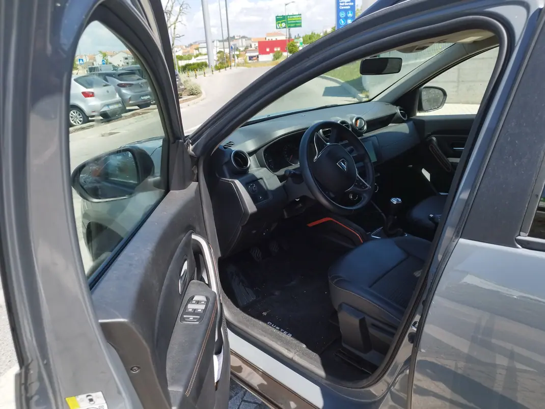 Dacia Duster 2022 - 18950 EUR, 28426 km - AUTO.MOTO.pt - 28426km - foto 8 de 10