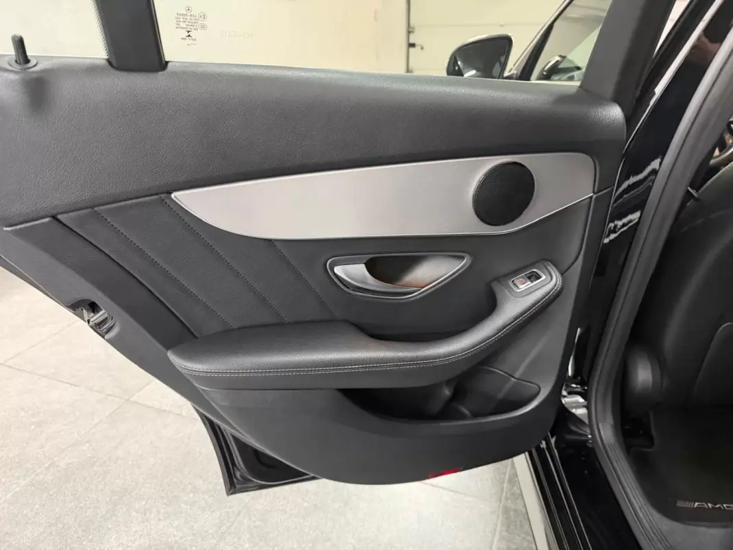 Mercedes-Benz C 180 2019 - 24990 EUR, 210000 km - AUTO.MOTO.pt - 210000km - foto 16 de 29