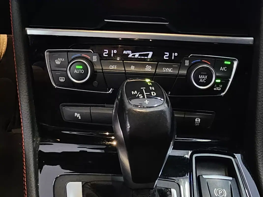 BMW 218 Active Tourer 2015 - 18300 EUR, 105000 km - AUTO.MOTO.pt - 105000km - foto 15 de 39