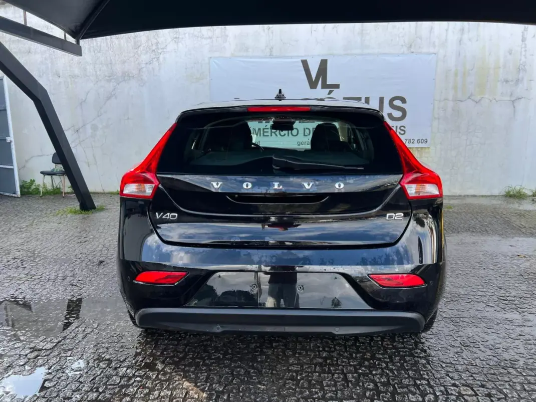 Volvo V40 2016 - 12900 EUR, 178000 km - AUTO.MOTO.pt - 178000km - foto 4 de 8