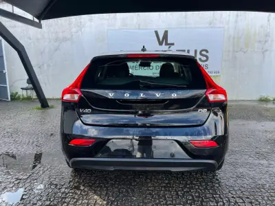 Volvo V40 2016 - 12900 EUR, 178000 km - AUTO.MOTO.pt - 178000km - foto 4 de 8