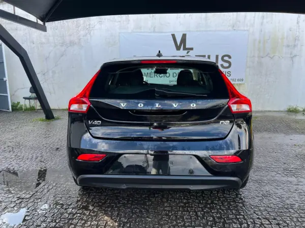 Volvo V40 2016 - 12900 EUR, 178000 km - AUTO.MOTO.pt - 178000km - foto 4 de 8