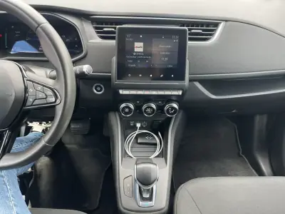 Renault Zoe 2020 - 14990 EUR, 69000 km - AUTO.MOTO.pt - 69000km - foto 15 de 23