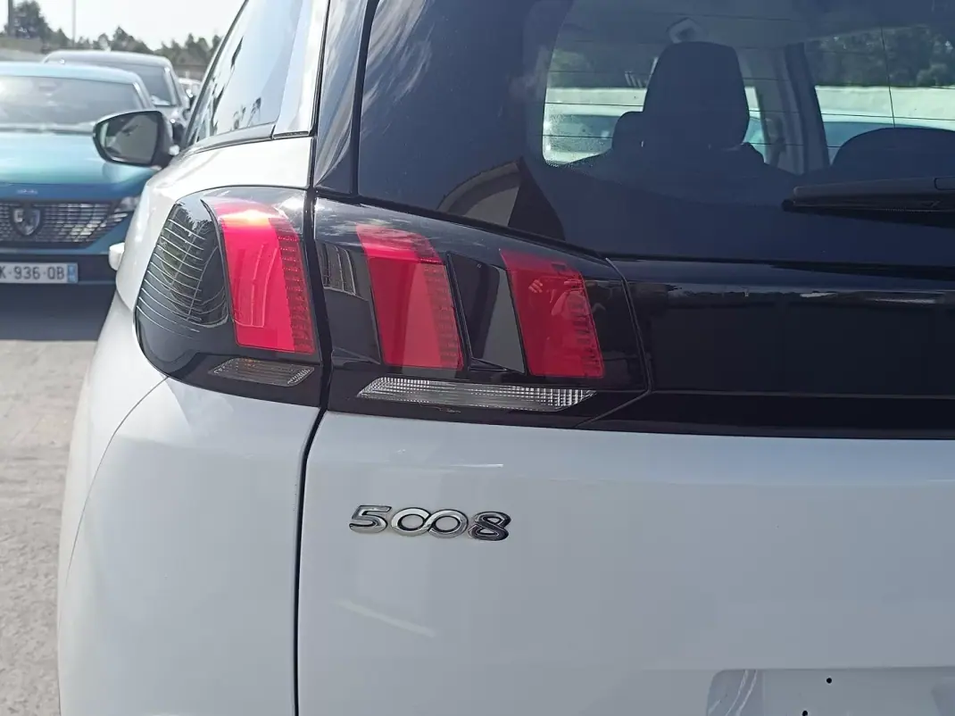 Peugeot 5008 2019 - 14900 EUR, 203649 km - AUTO.MOTO.pt - 203649km - foto 11 de 34