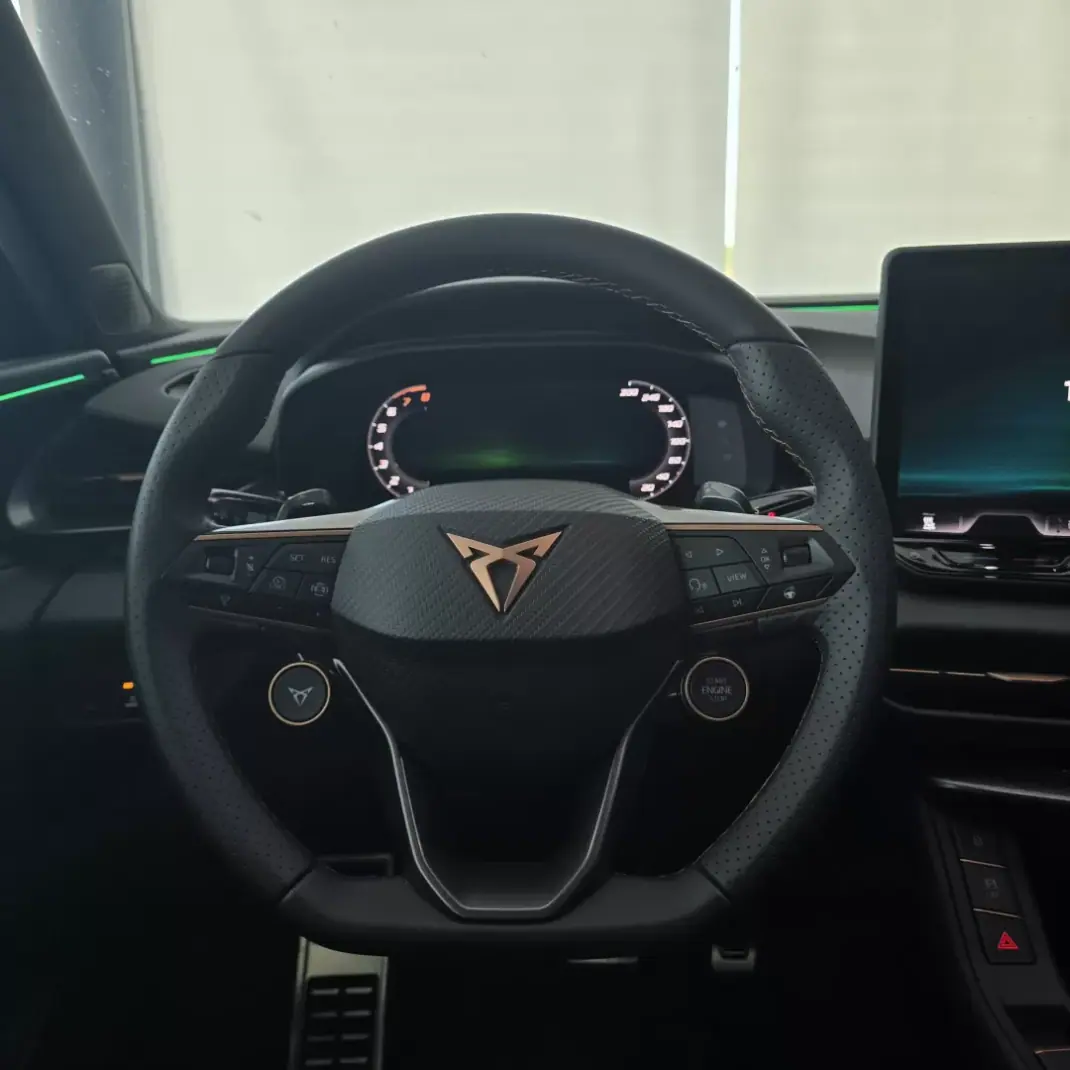 Cupra Terramar 2026 - 46750 EUR, 137 km - AUTO.MOTO.pt - 137km - foto 29 de 42