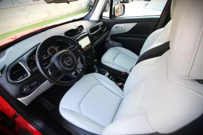 Jeep Renegade 2018 - 14990 EUR, 116000 km - AUTO.MOTO.pt - 116000km - foto 8 de 36