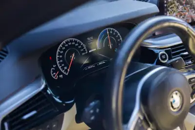 BMW 530e 2019 - 26850 EUR, 181810 km - AUTO.MOTO.pt - 181810km - foto 27 de 47