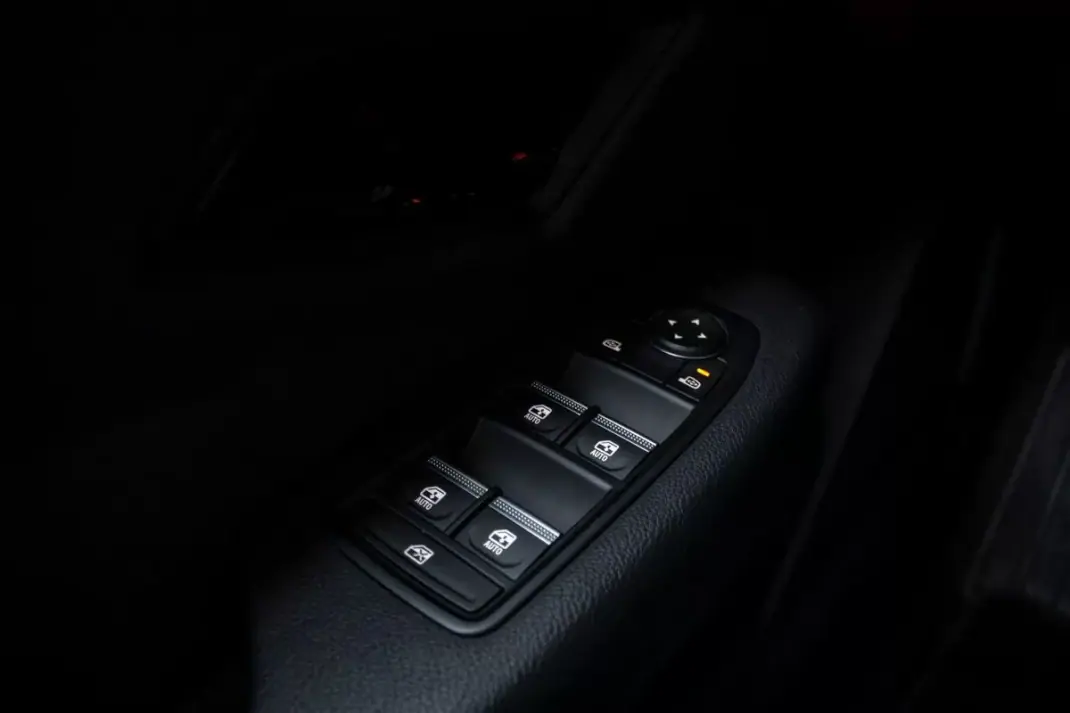 Renault Mégane E-Tech 2023 - 25680 EUR, 41627 km - AUTO.MOTO.pt - 41627km - foto 21 de 41