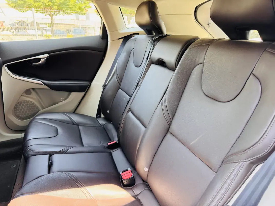 Volvo V40 Cross Country 2014 - 11500 EUR, 193000 km - 193000km - foto 15 de 18