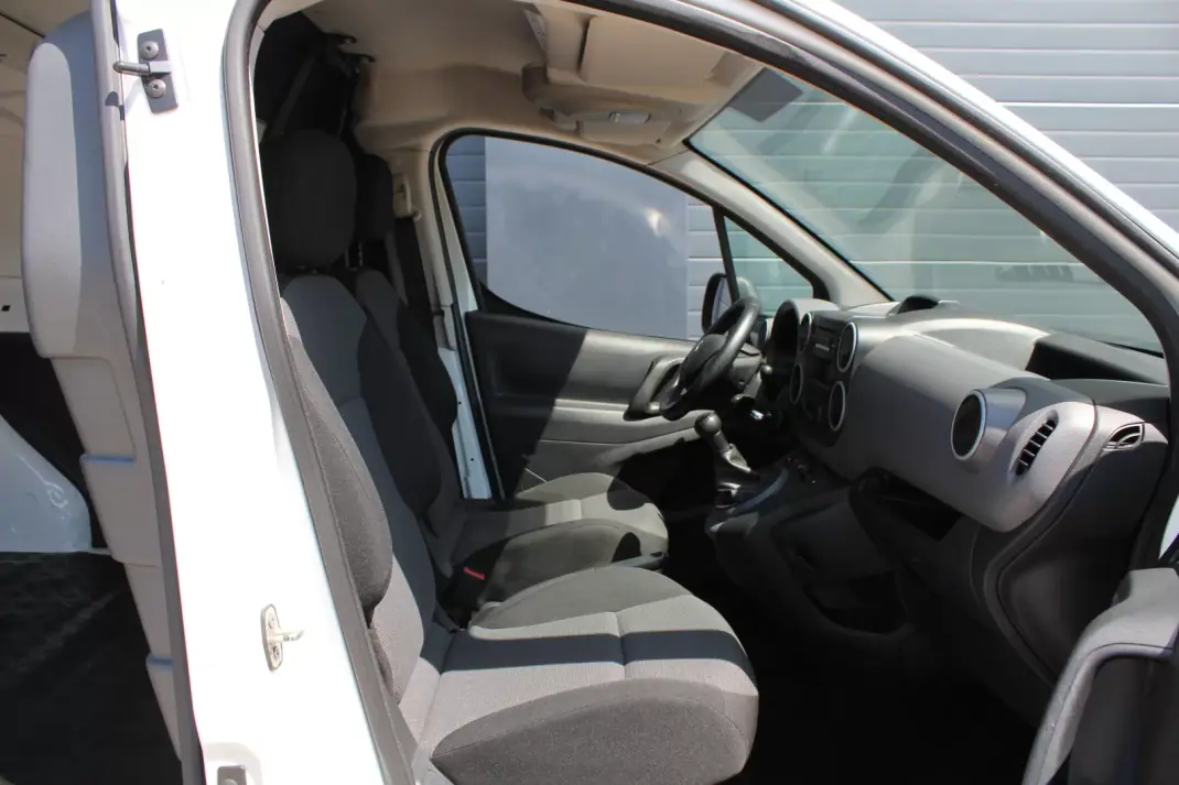 Peugeot Partner 1.6 Blue-HDi Confort L1 2018 - 10000 EUR, 235830 km - AUTO.MOTO.pt - 235830km - foto 11 de 17