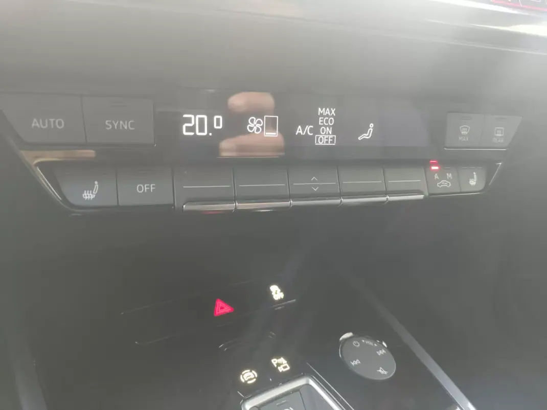 Audi Q4 e-tron 2025 - 45900 EUR, 14896 km - 14896km - foto 15 de 29