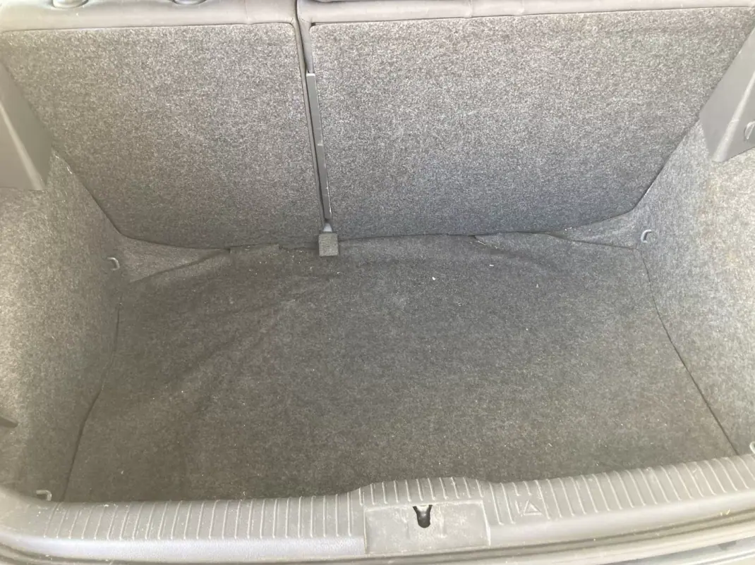 Volkswagen Polo 2007 - 3000 EUR, 190000 km - AUTO.MOTO.pt - 190000km - foto 6 de 12