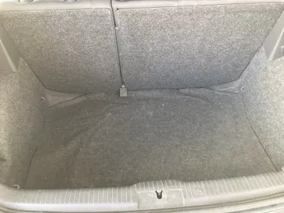 Volkswagen Polo 2007 - 3000 EUR, 190000 km - AUTO.MOTO.pt - 190000km - foto 6 de 12