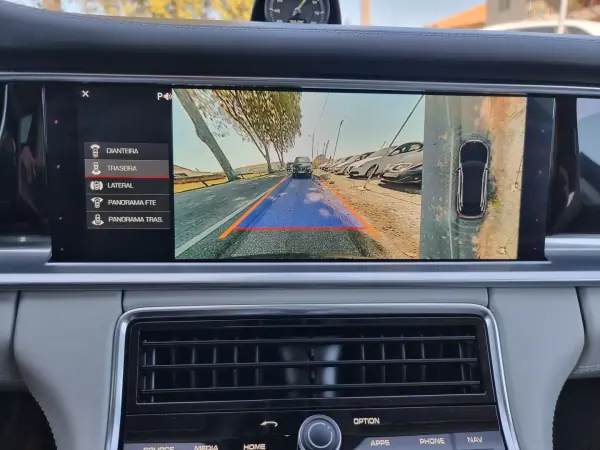 Porsche Panamera Sport Turismo 2018 - 84990 EUR, 147000 km - AUTO.MOTO.pt - 147000km - foto 11 de 50