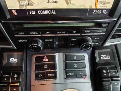 Porsche Panamera 2011 - 37500 EUR, 129500 km - AUTO.MOTO.pt - 129500km - foto 30 de 38