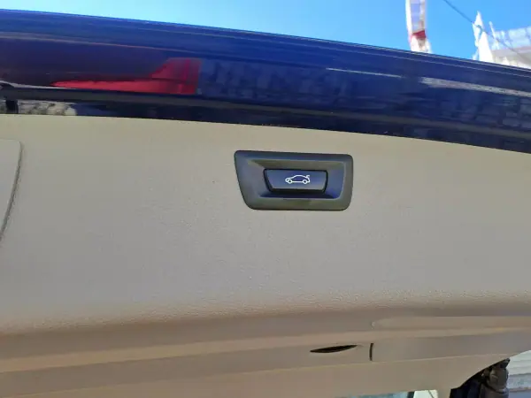 BMW 318 2018 - 17990 EUR, 125000 km - AUTO.MOTO.pt - 125000km - foto 19 de 25