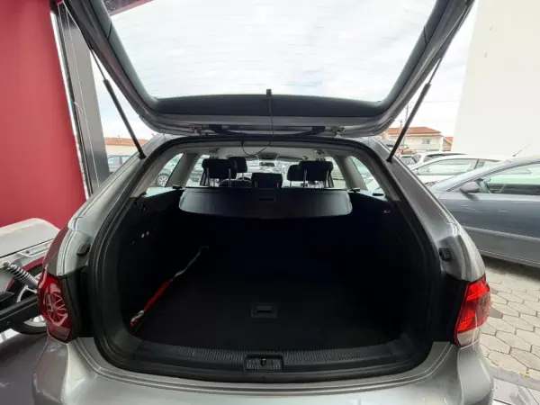 Volkswagen Golf Variant 2011 - 7900 EUR, 284928 km - AUTO.MOTO.pt - 284928km - foto 18 de 19