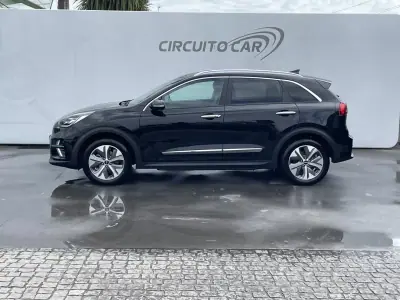 Kia e-Niro 2022 - 22250 EUR, 71631 km - AUTO.MOTO.pt - 71631km - foto 2 de 44
