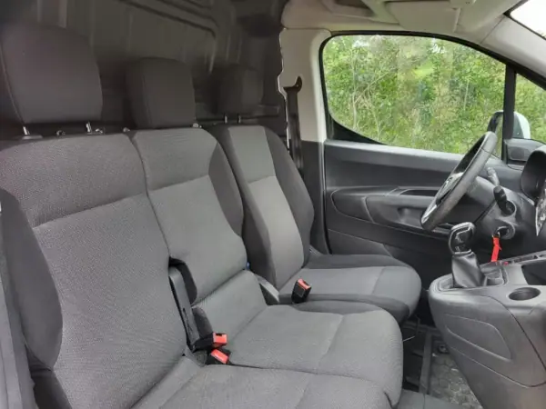 Opel COMBO 2020 - 13750 EUR, 158909 km - AUTO.MOTO.pt - 158909km - foto 11 de 16