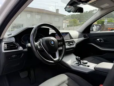 BMW 330e 2019 - 18990 EUR, 209877 km - AUTO.MOTO.pt - 209877km - foto 5 de 7