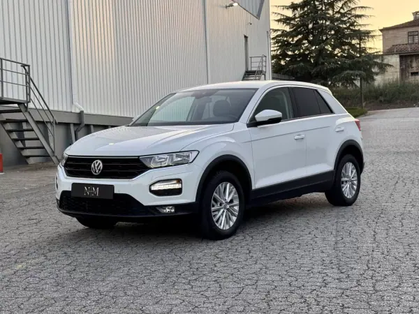 Volkswagen T-Roc 2020 - 23500 EUR, 88000 km - AUTO.MOTO.pt - 88000km - foto 10 de 27