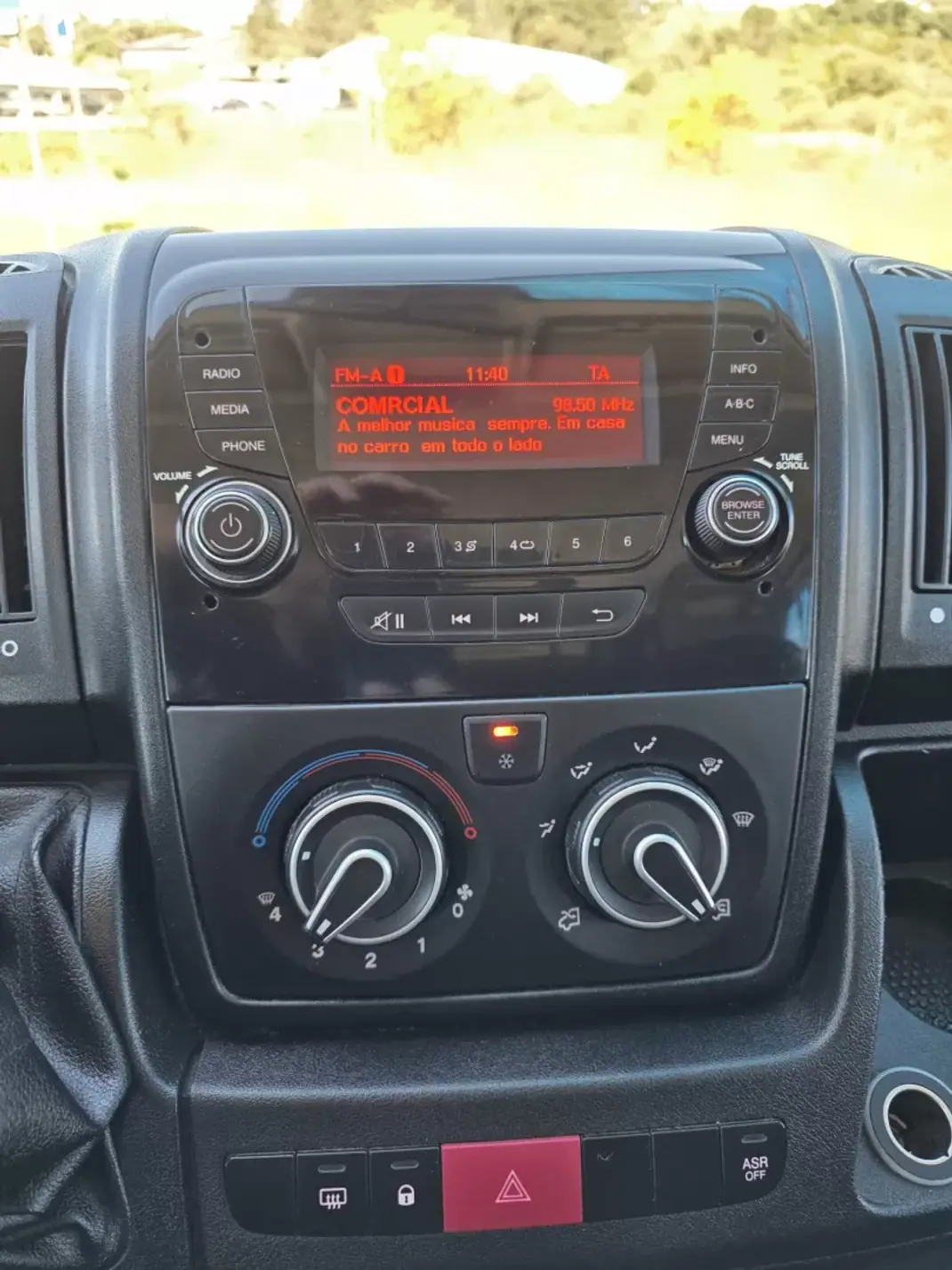 Peugeot 2020 - 18990 EUR, 170000 km - AUTO.MOTO.pt - 170000km - foto 13 de 14