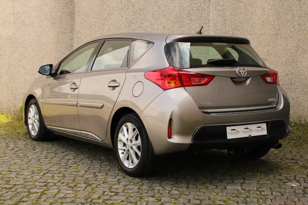 Toyota Auris 2012 - 11500 EUR, 179433 km - AUTO.MOTO.pt - 179433km - foto 9 de 34