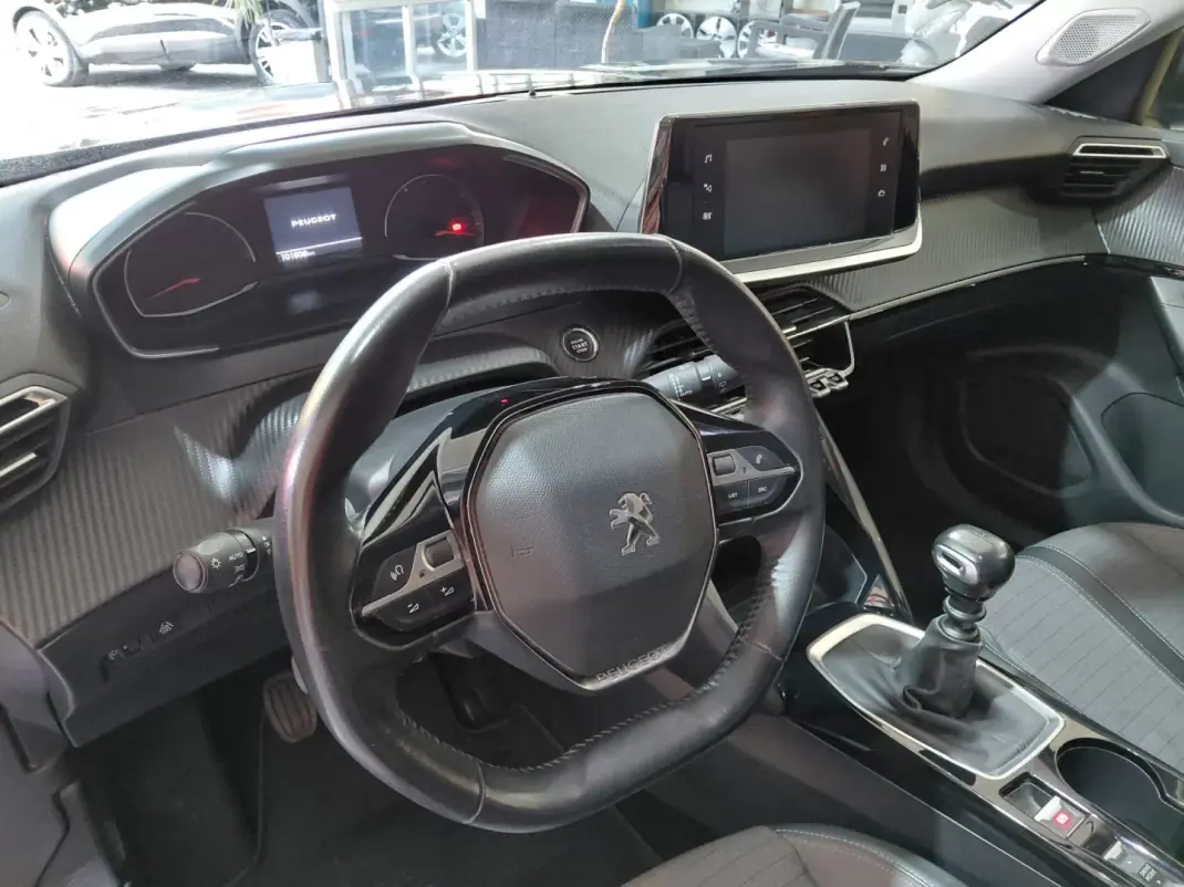 Peugeot 2008 2021 - 15900 EUR, 98000 km - 98000km - foto 10 de 23